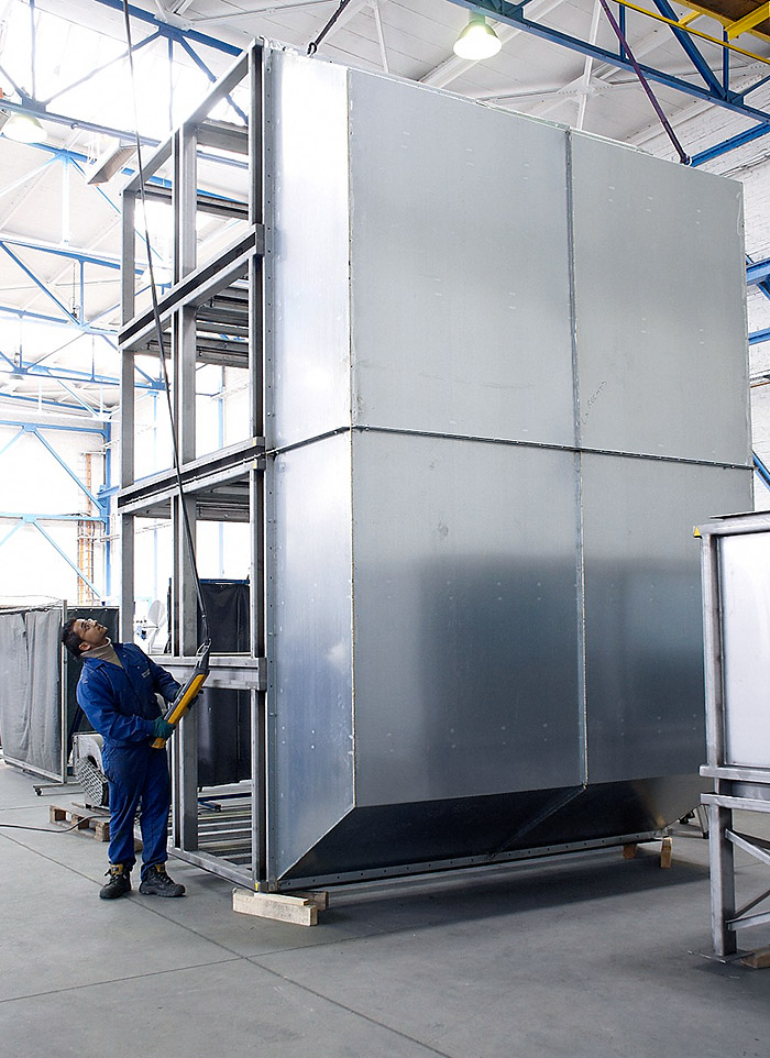 High-temperature plate heat exchanger tower for a wood-drying plant.